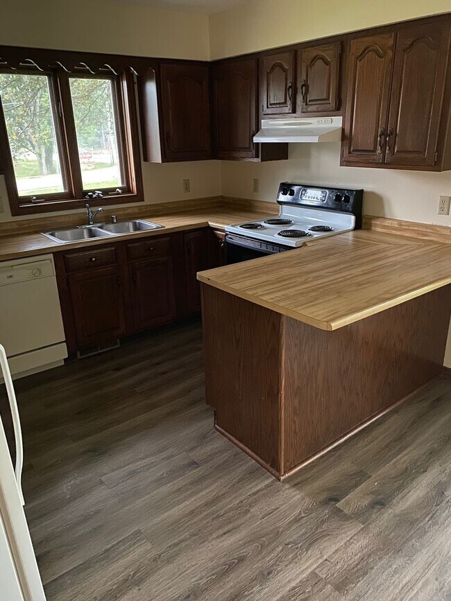 Building Photo - 2291-2293 White Oak Trail