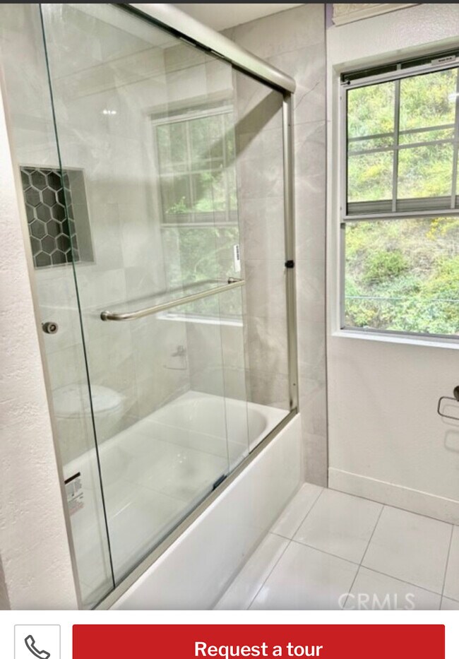 Building Photo - 1426 Hillside Dr