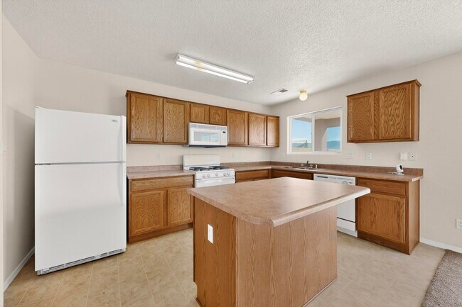 Building Photo - 8300 Bluffs Edge Pl NW