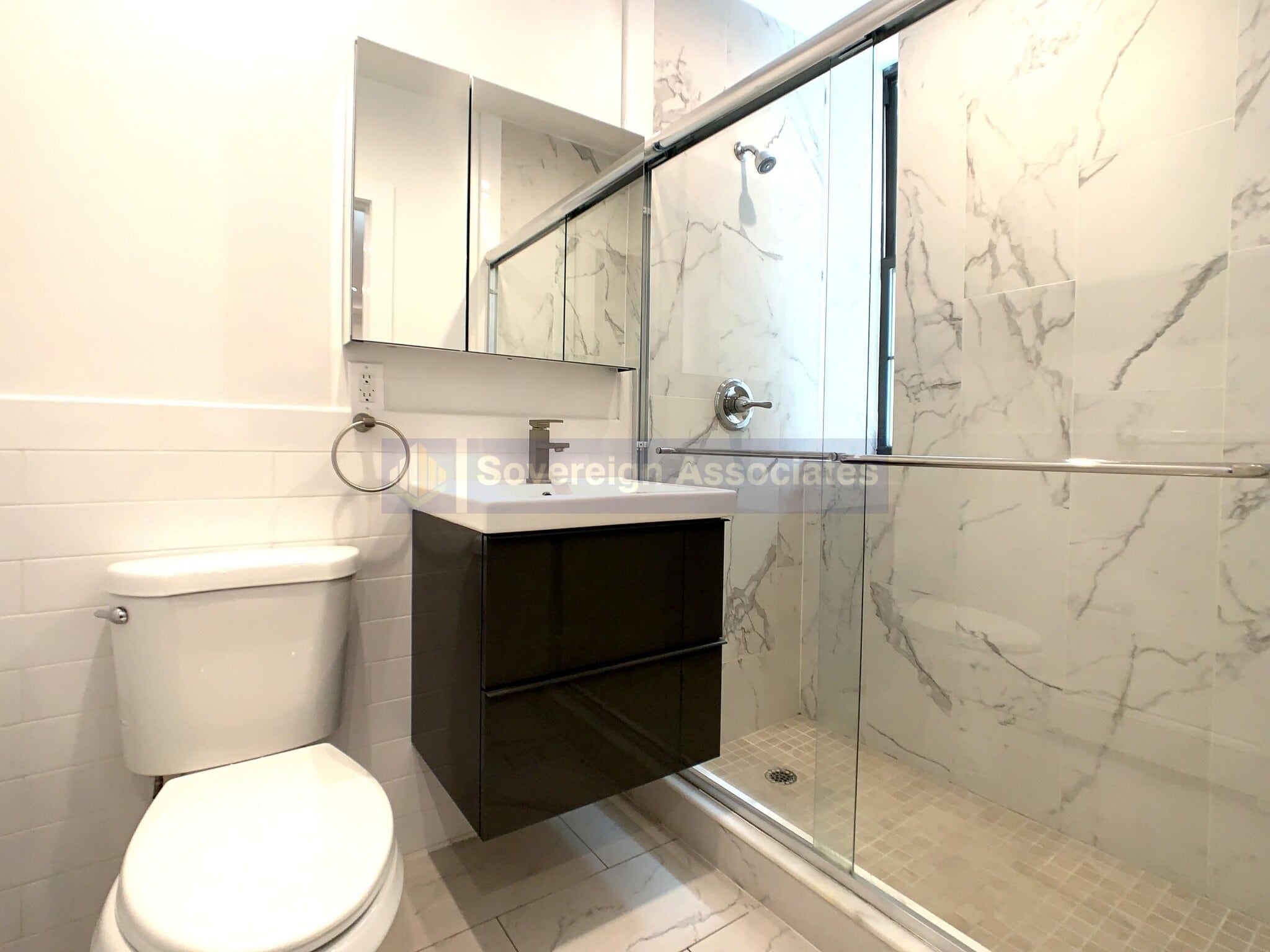 Building Photo - 45 Tiemann Pl