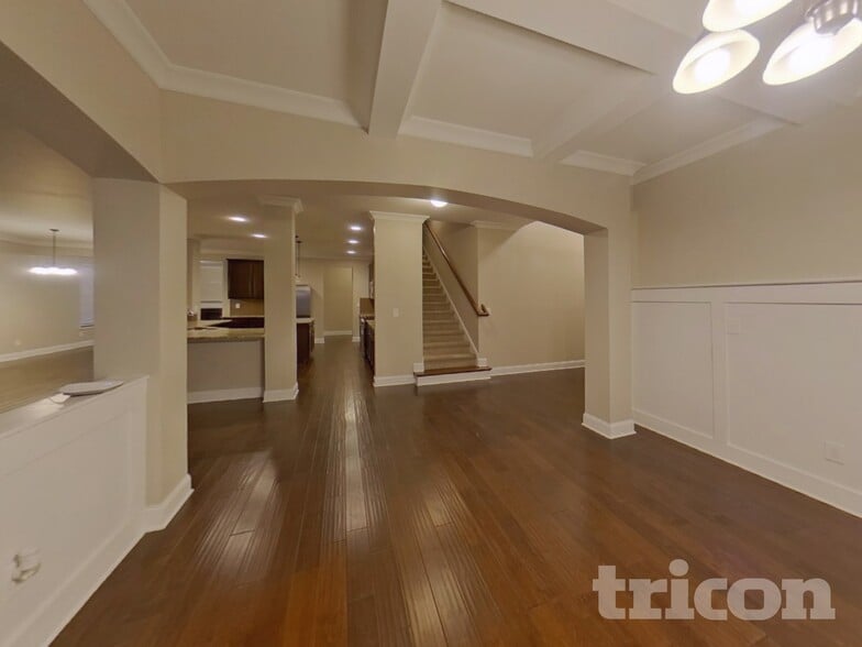 Building Photo - 910 Southfork Dr