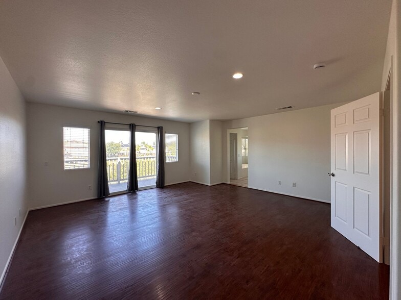 Building Photo - 23424 Caliente Springs Ave