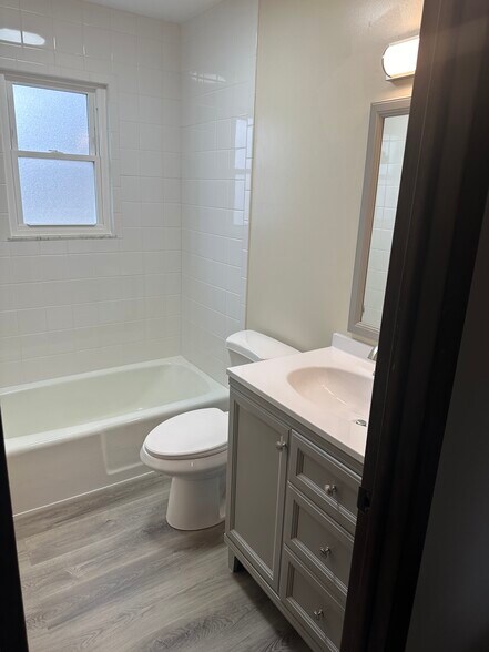 Building Photo - 270 Stocksdale Dr