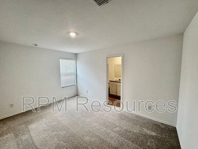 Building Photo - 14818 Razorbill Dr