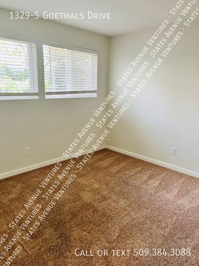 Building Photo - 1329 Goethals Dr