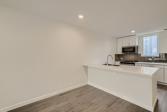 Building Photo - Immaculate Newer Construction - 3 Bed 2 Ba...