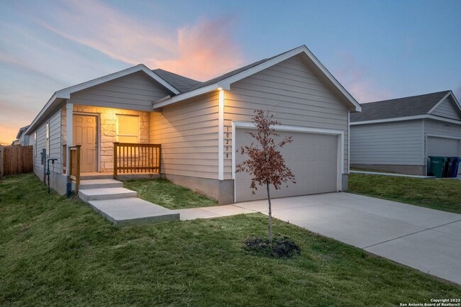 Building Photo - This beautiful single-story home has 4 bedrooms, 2 baths, vinyl flooring throughout, an open floo...