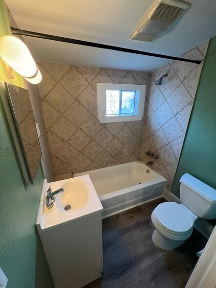 Building Photo - 1911 Lapeyrouse St