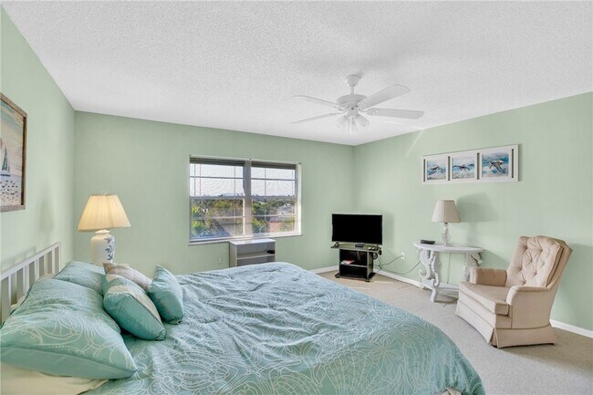 Building Photo - 5300 Jimmy Buffett Mem Hwy
