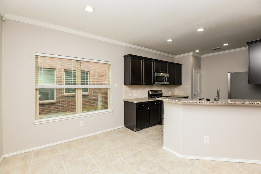 Building Photo - 5864 Fir Tree Ln