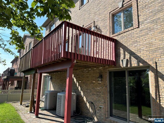 Building Photo - 83 Columbia Ave