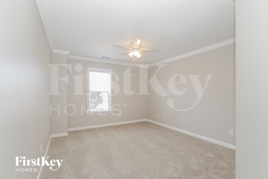 Building Photo - 2127 Mitford Ct