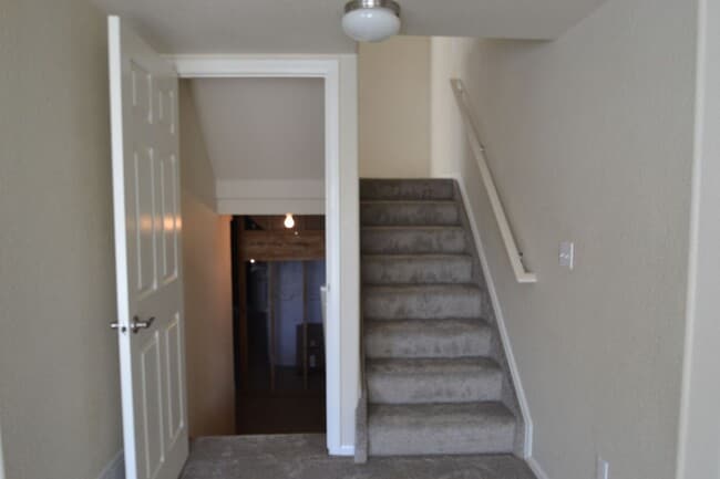 Building Photo - 3 Bed 2.5 Bath w/AC - MileStoneRES