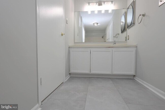 Building Photo - 53 Woodlake Dr