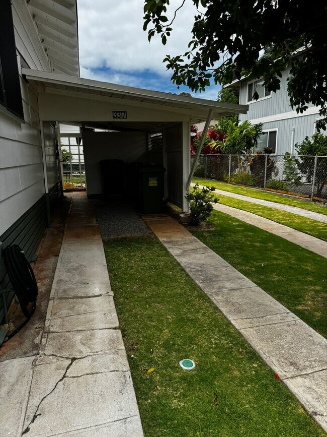 Building Photo - Charming 2/1/2 House on Hinano St. in the Kaimuki/Diamond Head area