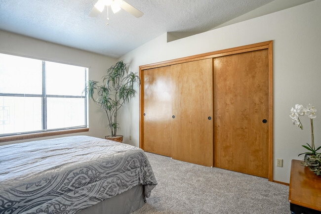 Building Photo - 5609 Wingate Ave NW