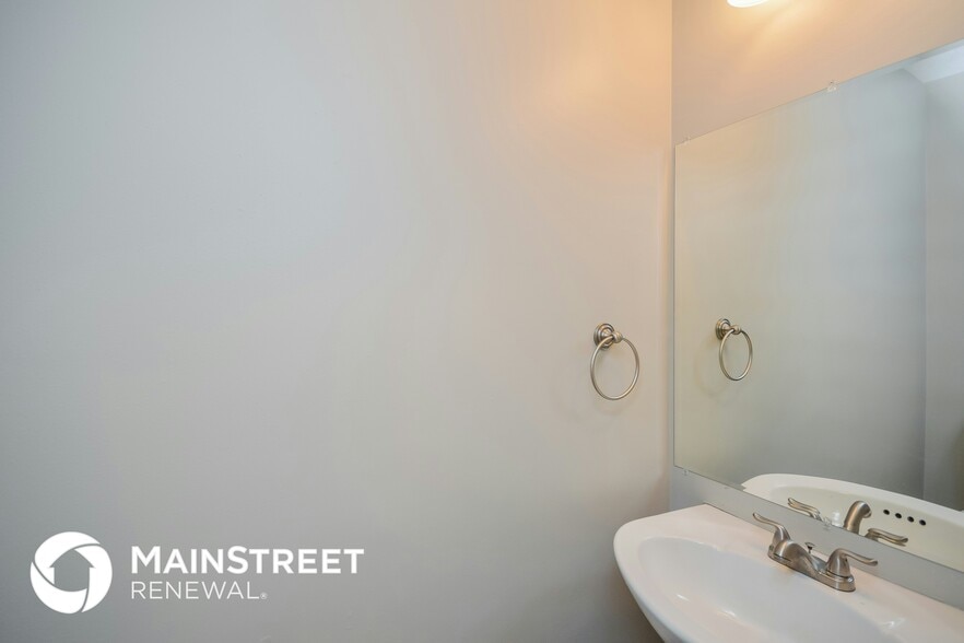 Building Photo - 5297 Winding Glen Dr