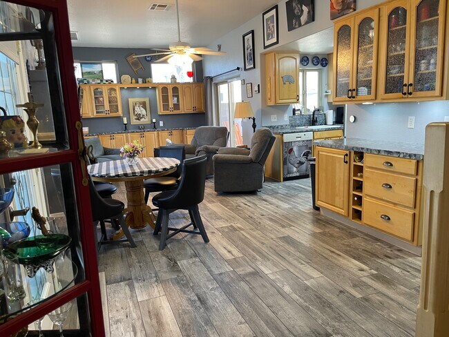 Building Photo - 17200 W Bell Rd