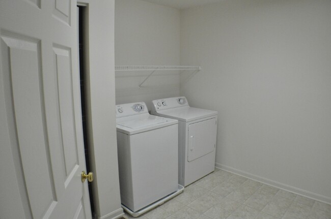 Building Photo - 2096 Deer Run Dr