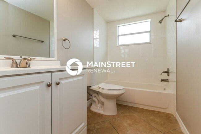 Building Photo - 4 Bedroom Pet-Friendly Home in Seminole, FL with Main Street Renewal