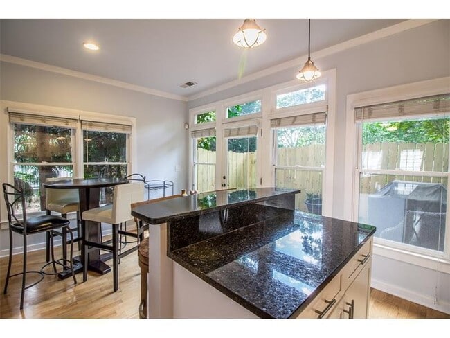 Building Photo - 1516 Howell Mill Rd NW