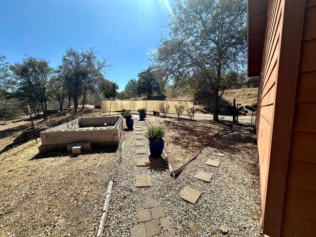Building Photo - 3 Bedroom 2.5 Bathroom Home on 10 Acres Wi...