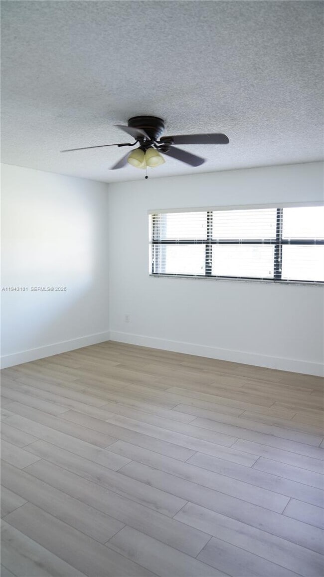 Building Photo - 9023 SW 113th Pl Cir W