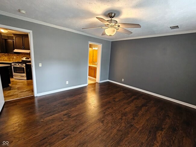 Building Photo - 802 Fern Dr