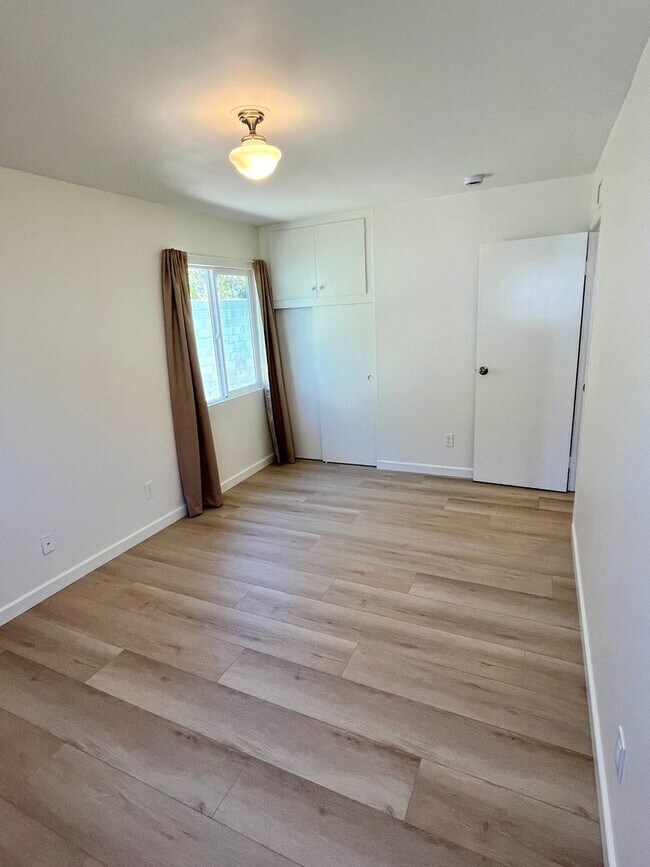 Building Photo - 4 Bedroom 2.5 Bathroom Home, Newly renovat...