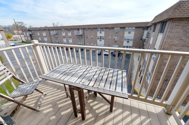 Building Photo - 199 Bergen Turnpike