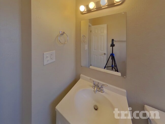 Building Photo - 1103 Livingston Ave