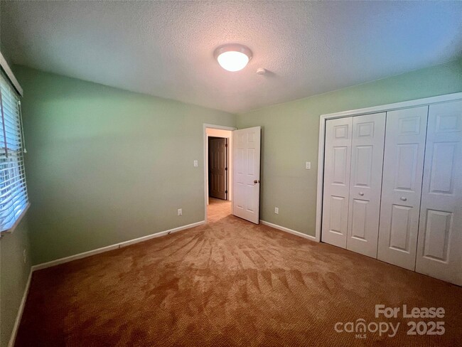 Building Photo - 294 Spicewood Cir