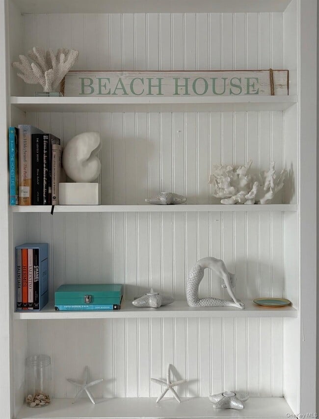 Building Photo - 100 W Broadway