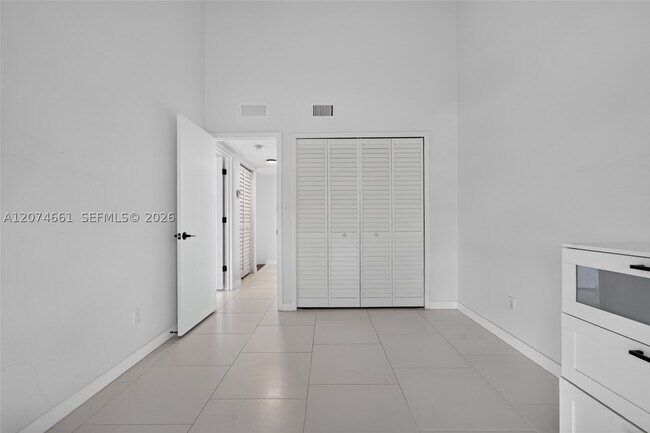 Building Photo - 15811 SW 91st Ct