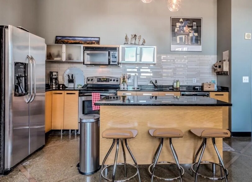 Building Photo - 350 Saint Peter St