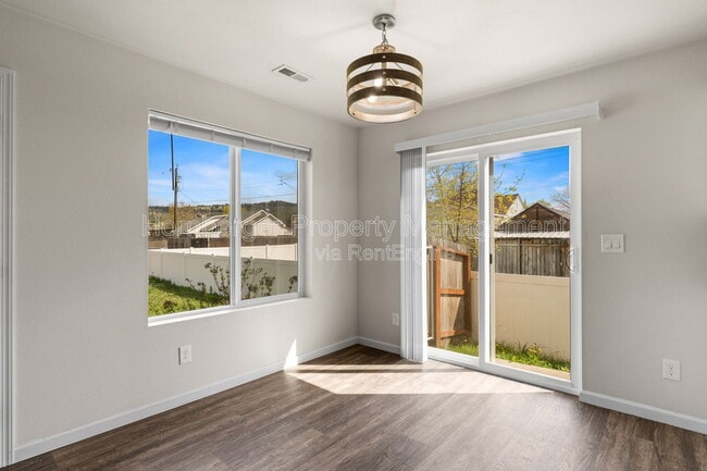 Building Photo - 14420 E Heroy Ln