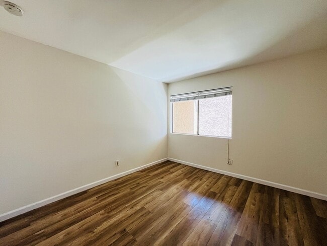 Building Photo - 2 Bedroom, 2 Bathroom South Coast Villas Second Floor Condo