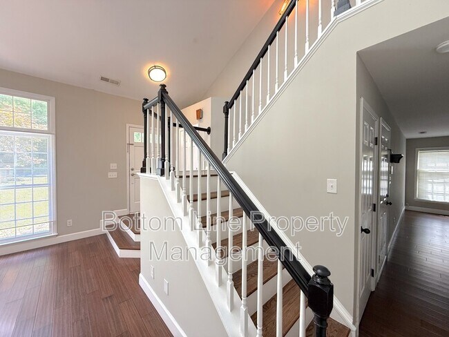 Building Photo - 2321 Heathershire Ln