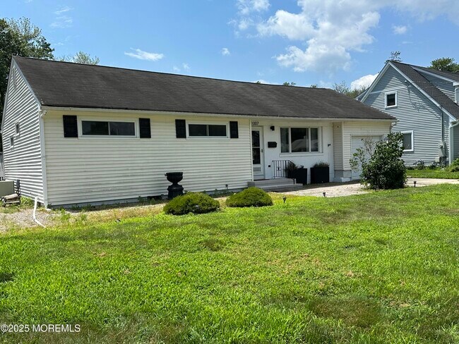 Building Photo - 1007 Shore Rd