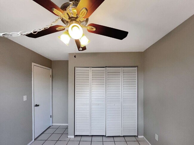 Building Photo - Cozy Inside, Spacious Outside: Fort Myers 2 Bed / 1 Bath + Giant Lawn + W/D Hookups — Pets Accepted