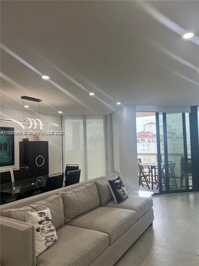Building Photo - 20191 E Country Club Dr