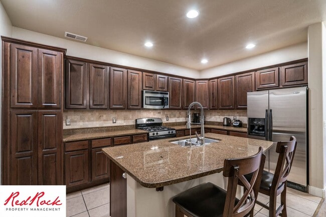 Building Photo - 3 Bedroom Furnished Home in Hidden Valley ...