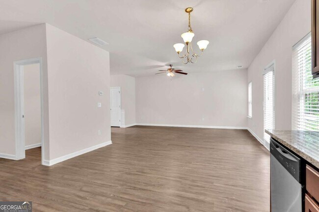 Building Photo - 4488 Ravenwood Dr