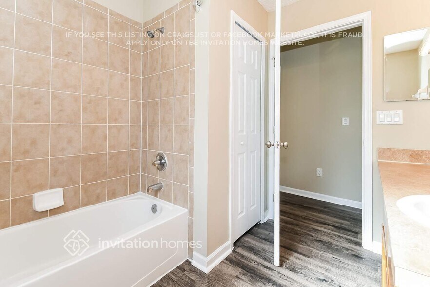 Building Photo - 6099 Green Pond Dr