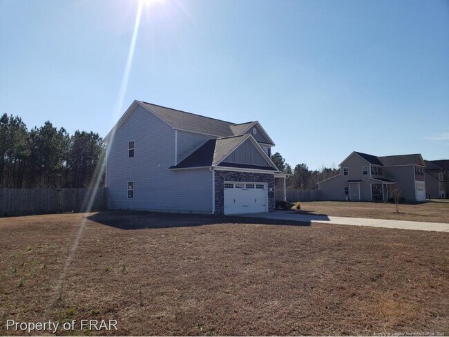 Building Photo - 211 Rainmaker St