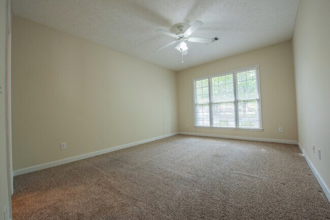 Building Photo - 1613 Over Cup Cir