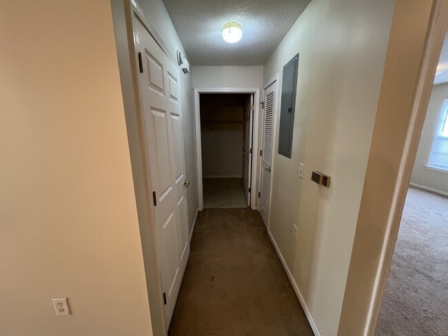 Building Photo - Apartment For Rent