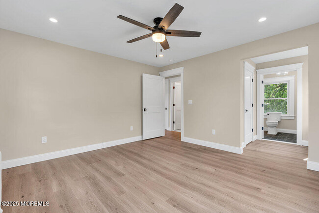 Building Photo - 1214 Sunset Ave
