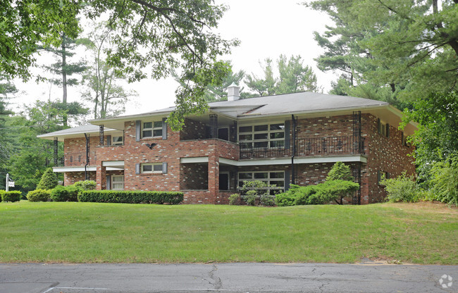 Building Photo - Parkwood Village Apartments