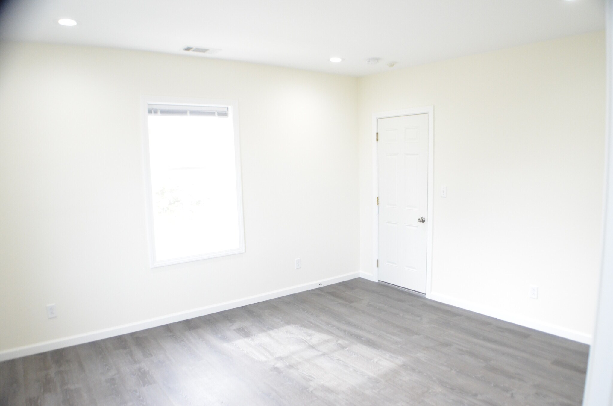 Building Photo - 563 Burritt St